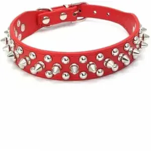 COLLAR ROJO PINCHOS Y TACHUELAS